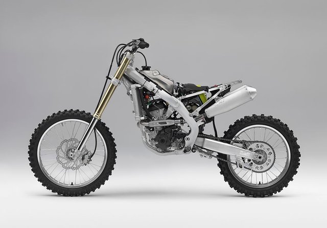 18_CRF250R_LHP_BODYOFF.jpg