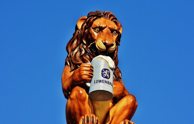 the-famous-lion-of-lowenbrau.jpg