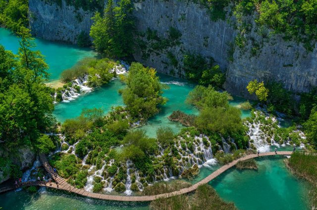 Parque Nacional de los Lagos de Plitvice, Croacia.jpg