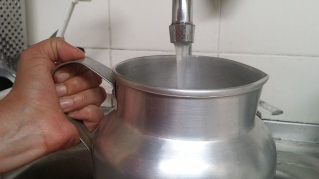 Fill the pot with water.jpg