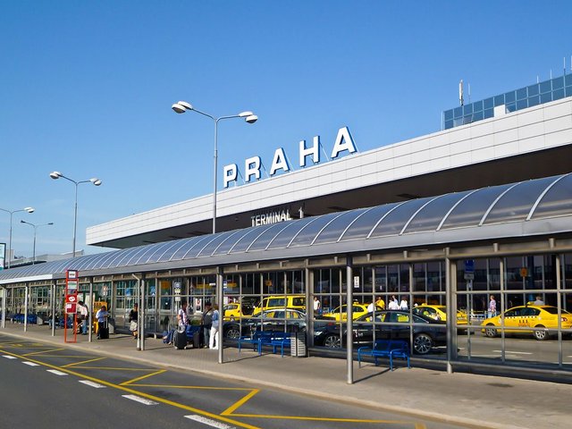 Airport_Ruzyne,_Prague,_Czech_Republic.jpg