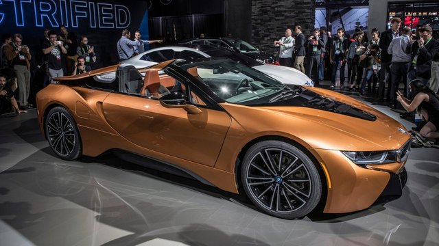 01-2019-bmw-i8-roadster-la-1.jpg