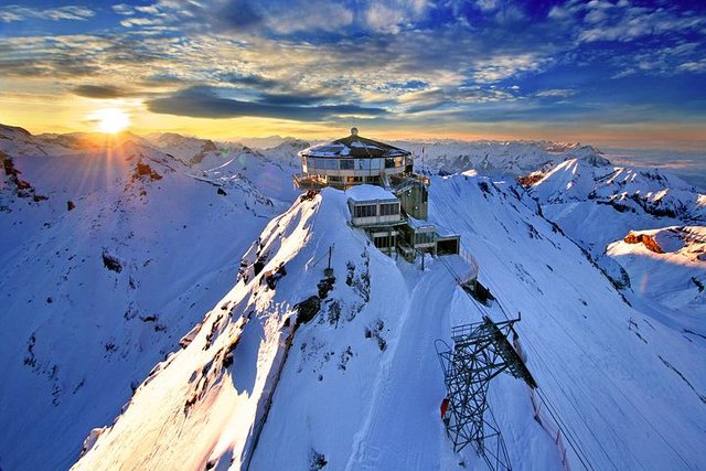 schilthorn-3033448__480.jpg