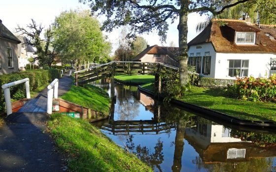 48973_fullimage_20131030_giethoorn_binnenpad-1_560x3501.jpg