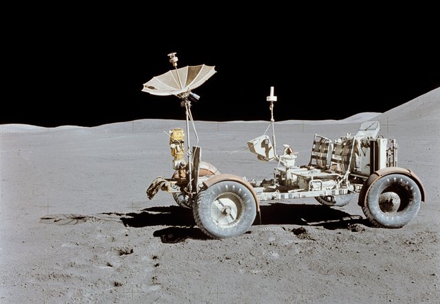 Apollo_15_Lunar_Rover_final_resting_place.jpg