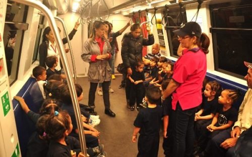 visitan-niños-tren-charla-metro-1080x675.jpg
