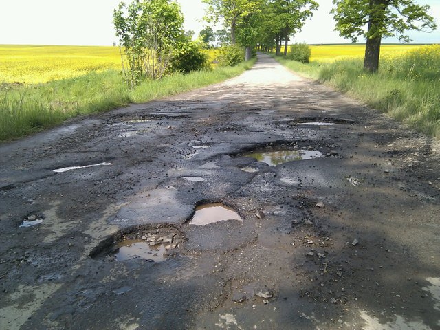 Kamieniec_Szalejow_Gorny_road.jpg