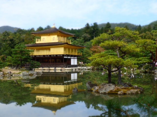 Kinkaku-ji.jpg