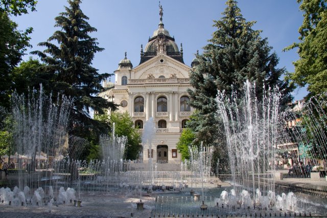 Kosice_State_Theatre,_Slovakia.jpg