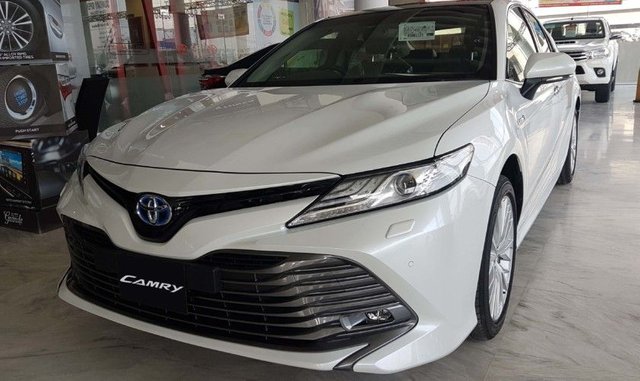 Toyota-Camry-2018-Hybrid-Pakistan-Interior-Exterior-840x500.jpg