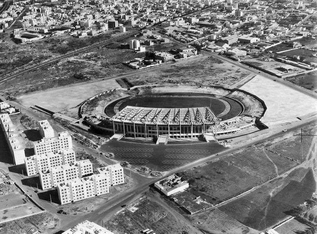 Le stade MohammedV, appelé couramment ( Stade dHonneur), inauguré en mars 1955.jpg