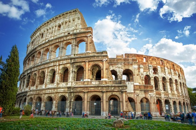 Colosseum-in-Rome-lrg.jpg