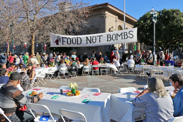 food-not-bombs-santa-cruz-2013-2.jpg