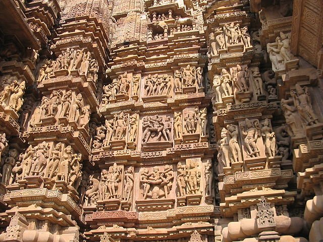 640px-Khajuraho_temple.jpg