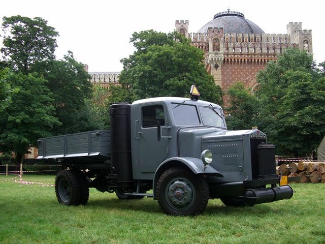 vienna-truck-wood-gas.jpg