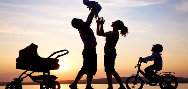 happy-family-silhouette-edit-720x340.jpg