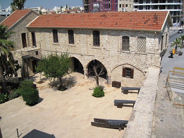 800px-Larnaca_castle.jpg