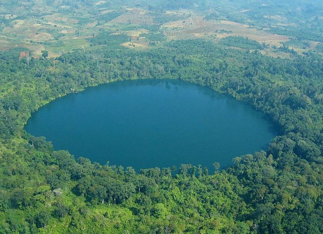 yak-loum-crater-lake-cambodia.jpg