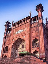 170px-The_Royal_Gate_-_Badshahi_Mosque_01.jpg