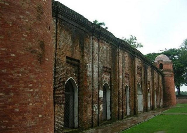 Sixty-Dome-Mosque-Bagerhat-Bangladesh-4.jpg