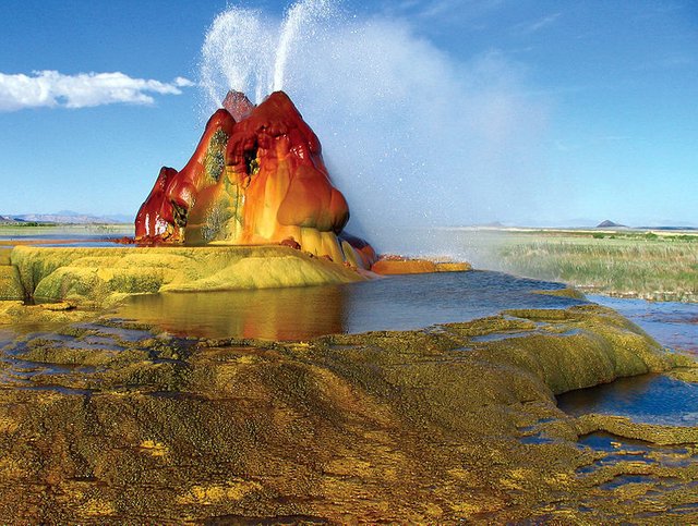 794px-Fly_geyser.jpg