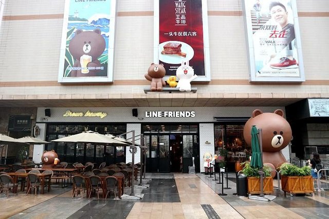 line-friends-cafe-store-01.jpg