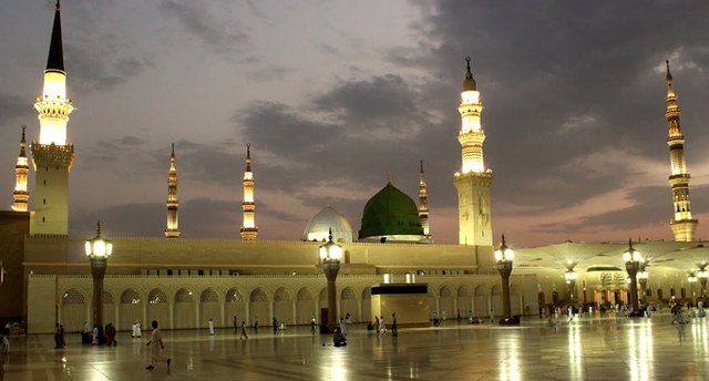 Al-Masjid-an-Nabawi-–-Medin.jpg