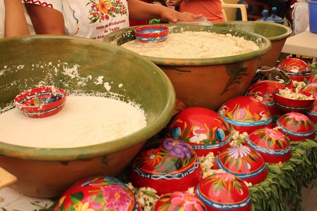 tejate-de-oaxaca-bebida-tradicional-D_NQ_NP_507911-MLM20676191681_042016-F.jpg