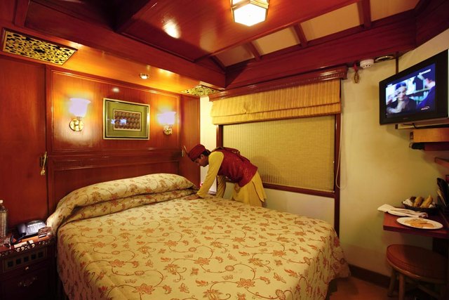 Maharaja-Express-Deluxe-Cabin.jpg