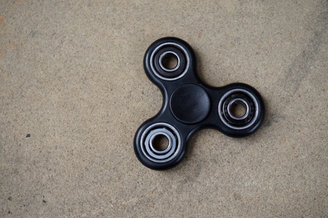 fidget-spinner-2384976.jpg