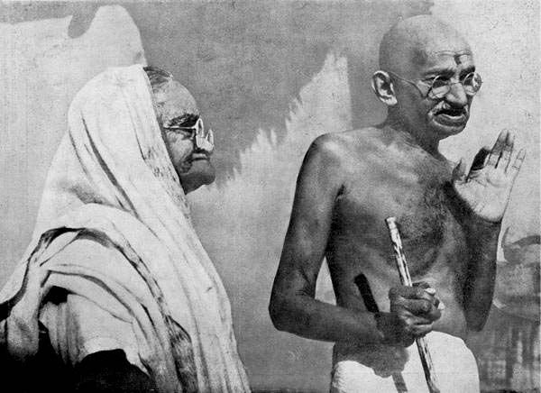 Gandhi_Kasturba_1942.jpg