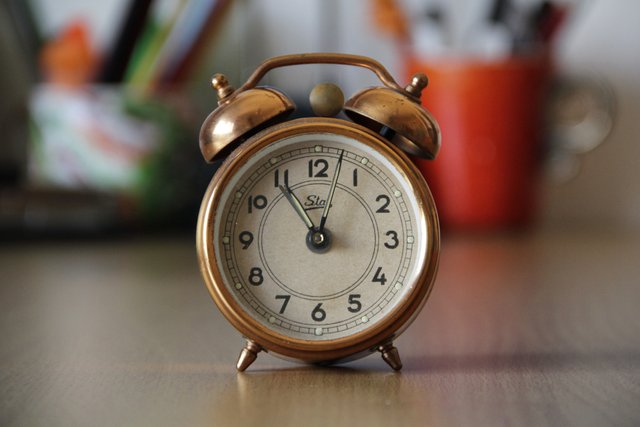 alarm-alarm-clock-antique-210528.jpg