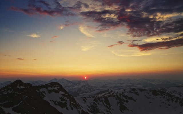 mountains_cordillera_sky_sunset_sun_clouds_95556_3840x2400.jpg