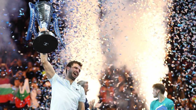 001-dimitrov-nitto-atp-finals-2017-trophy-1.jpg