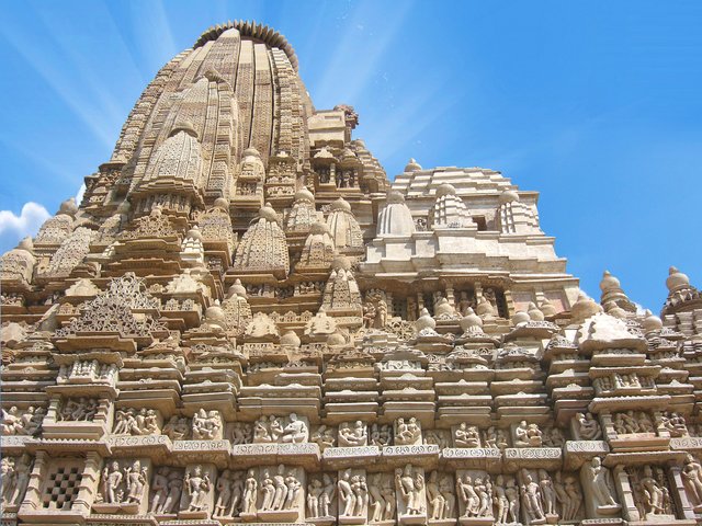 Khajuraho-Temple-4.jpg