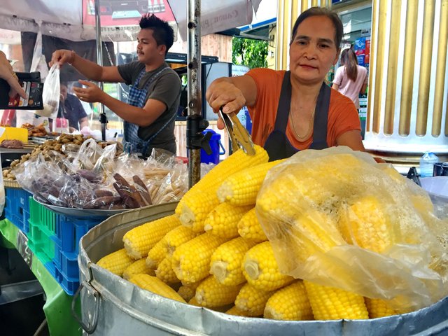 iPhone 6 Dec 2017 Street Vendors 088.JPG