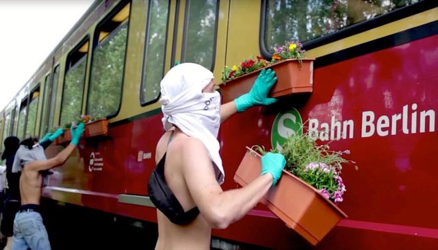 Guerilla Gardening by TOY Crew - In Berlin.jpg