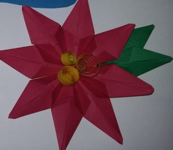 Nochebuena 😏 ¡y no la de hoy! 😁 ¿Cómo hacer 2 tipos de flor de nochebuena  de papel? Aquí te enseñamos 👇 — Steemit