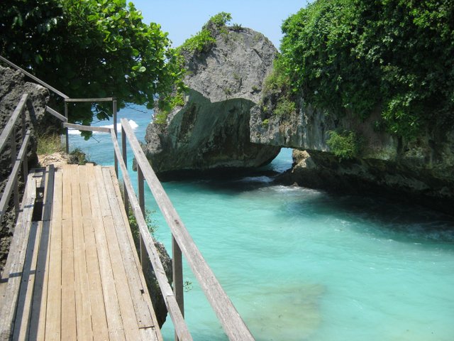 Suluban Beach, Bali, Indonesia2.jpg