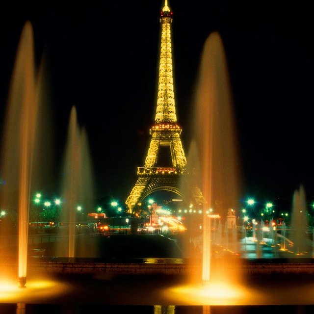 Eiffel-Tower-at-nightParis-2048x2048.jpg