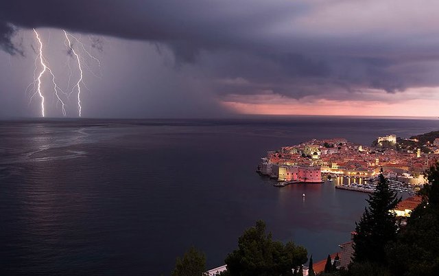 Thunderstorm_Dubrovnik.jpg