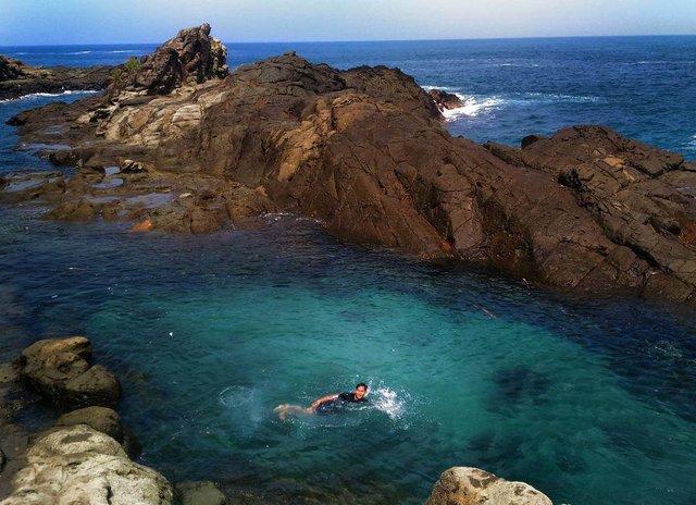 laguna alami di pantai wediombo.jpg