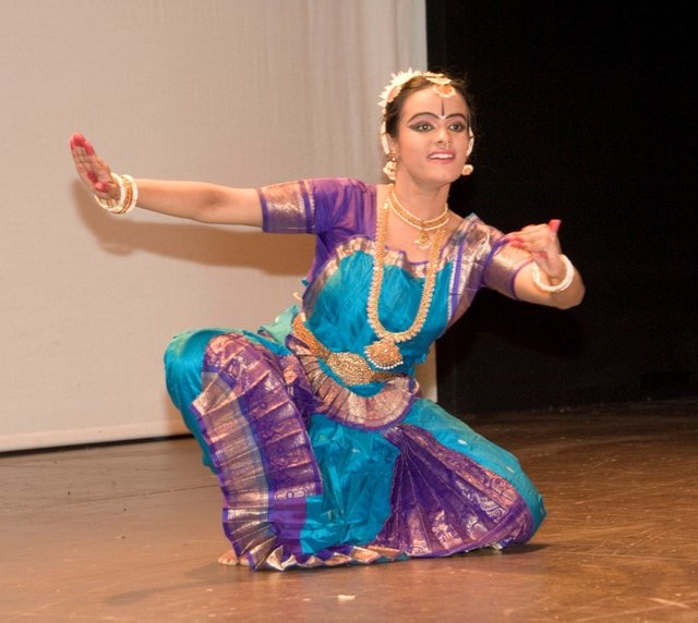 bharatanatyam dancer.jpg