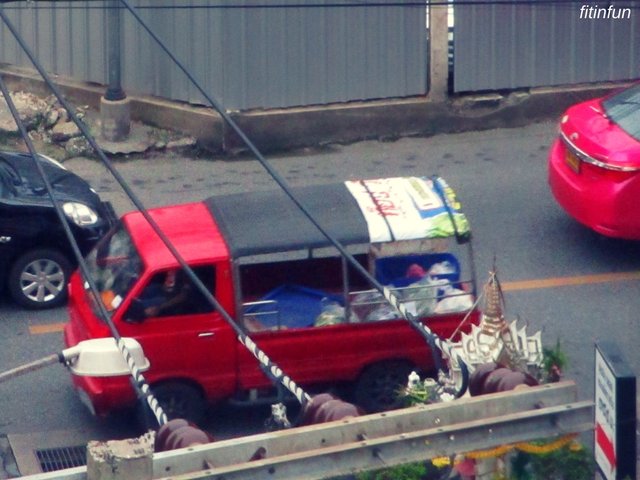 bangkok thailand little red truck color challenge monday red fitinfun.jpg