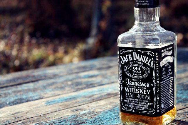 Jack_Daniel__039_s_Whiskey_Alcohol_Bottle____o_3845x2564.jpg