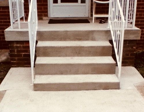 94d27bbfddb903eb69295c7d8b6a4a54--concrete-front-porch-front-porch-steps.jpg