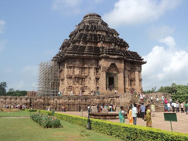 800px-Konark_sun_temple_06.jpg