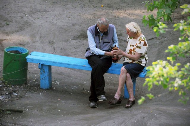 life-on-park-bench-photo-series-kiev-ukraine-yevhen-kotenko-5-5a6add7179238__880.jpg