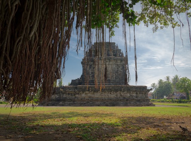 MENDUT INDONESIA.jpg