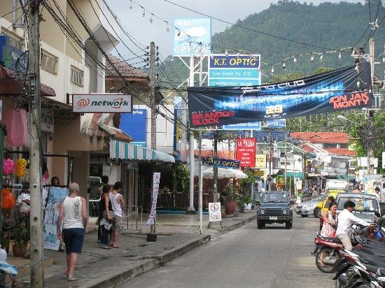 main-street-lamai.jpg